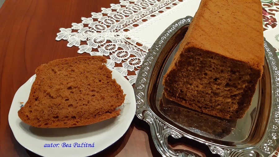 Bezlepkový karamelový chlebíček