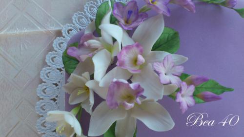 orchidea dendrobia, frézie a drobné kvietka